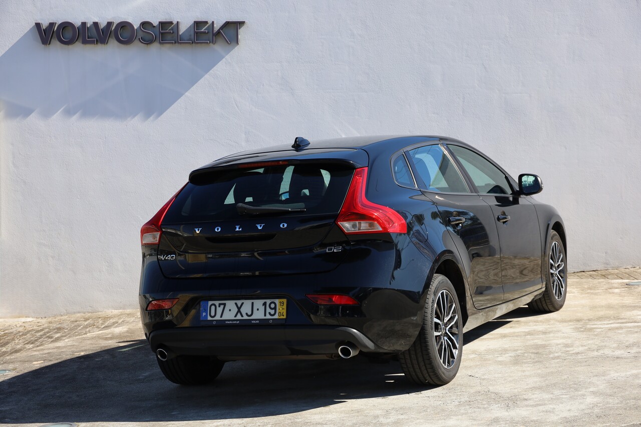 V40 D2 Momentum