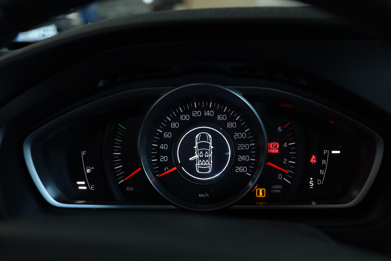 V40 D2 Momentum