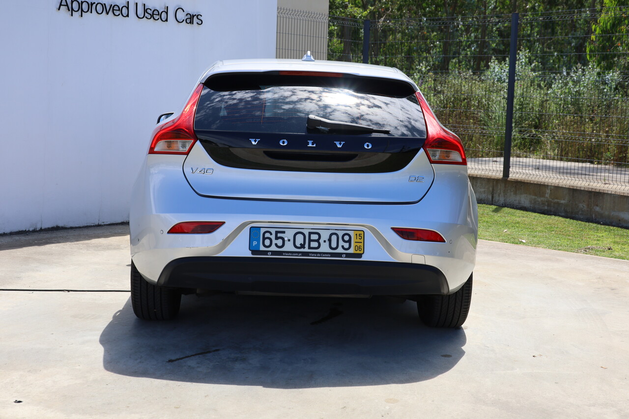 V40 D2 Momentum Geart.