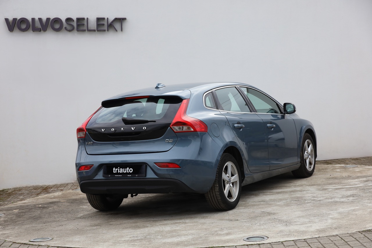 V40 D2 Momentum