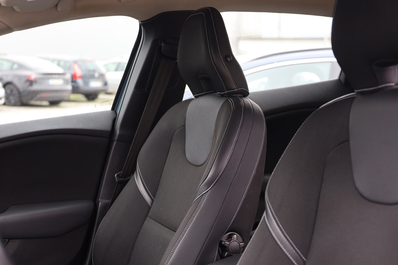 V40 D2 Momentum