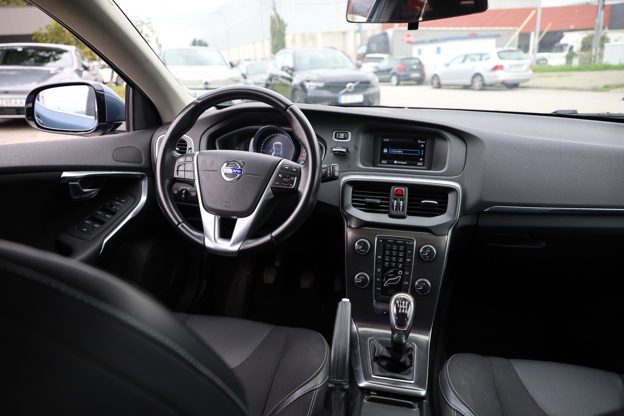 V40 D2 Momentum