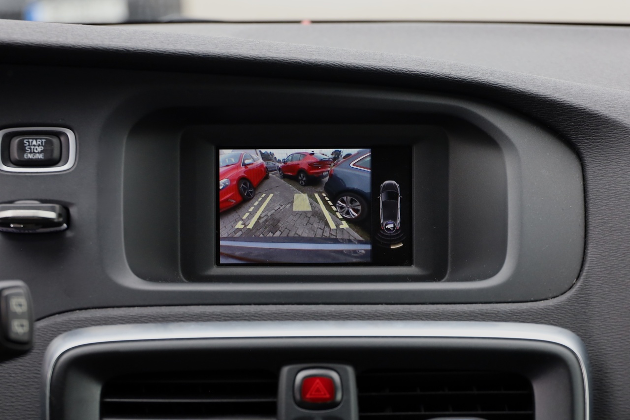 V40 D2 Momentum