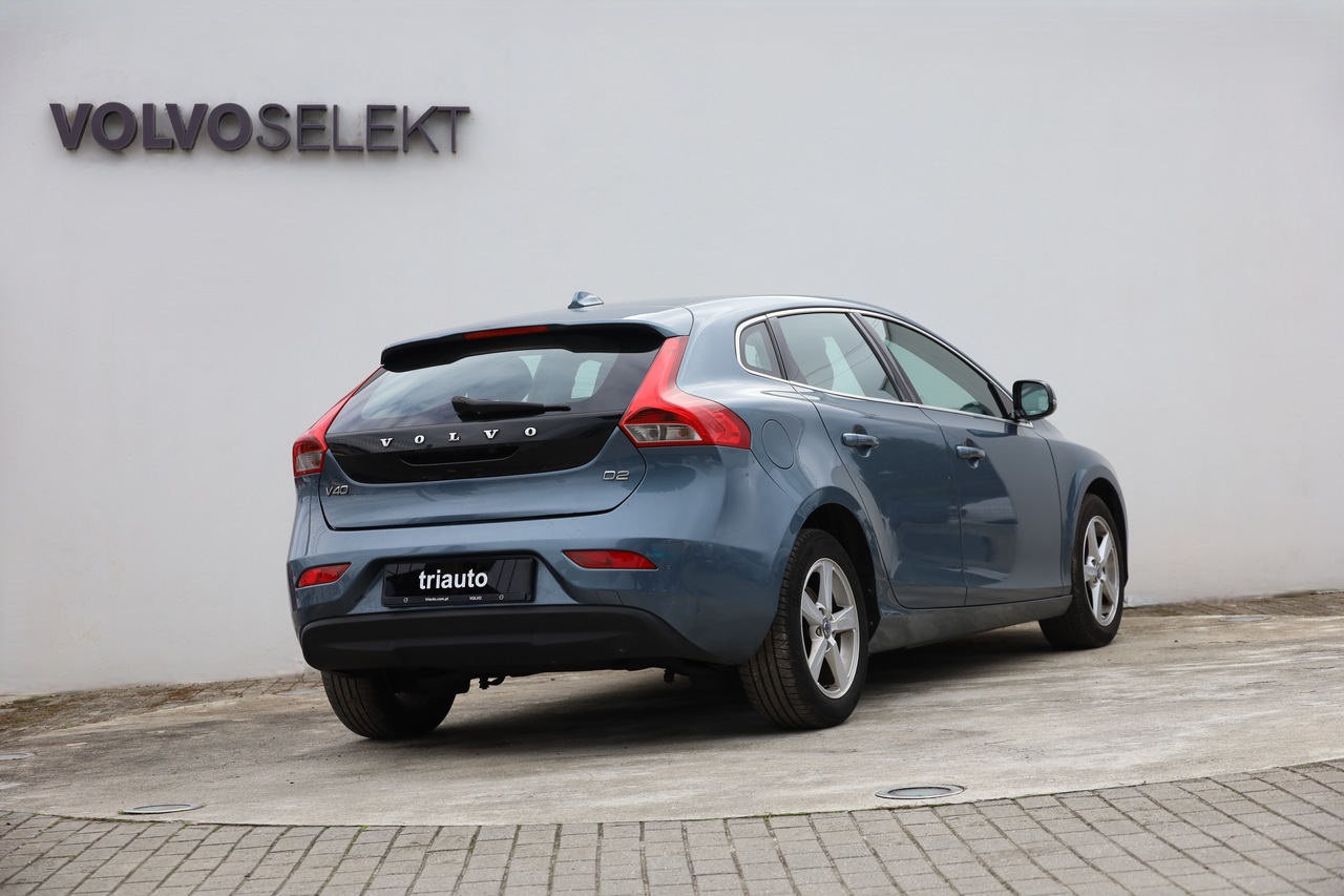 V40 D2 Momentum