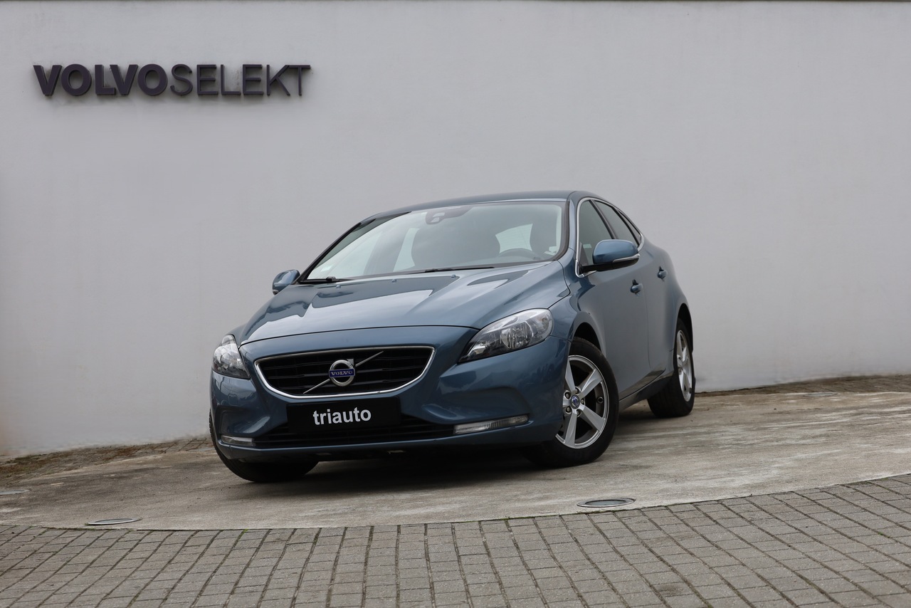 V40 D2 Momentum