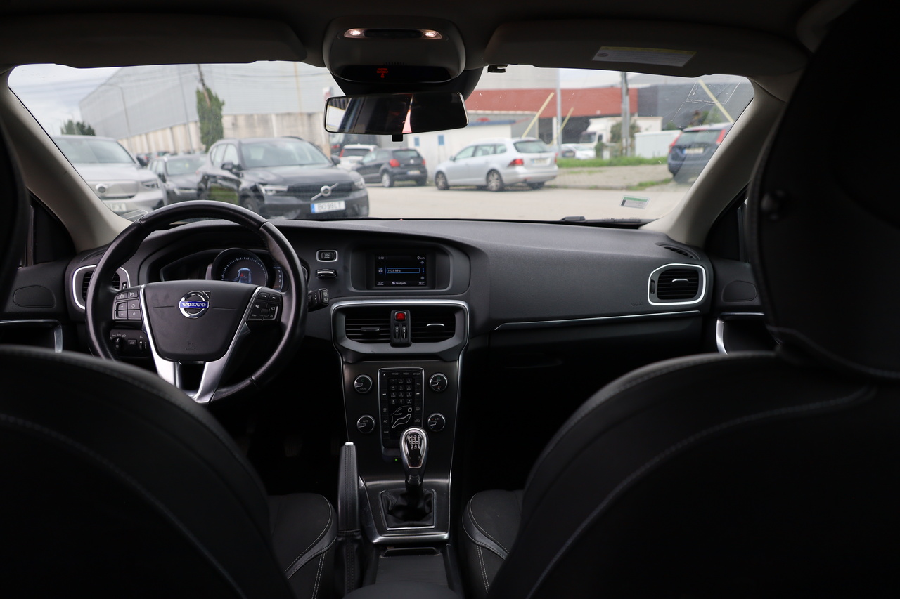 V40 D2 Momentum