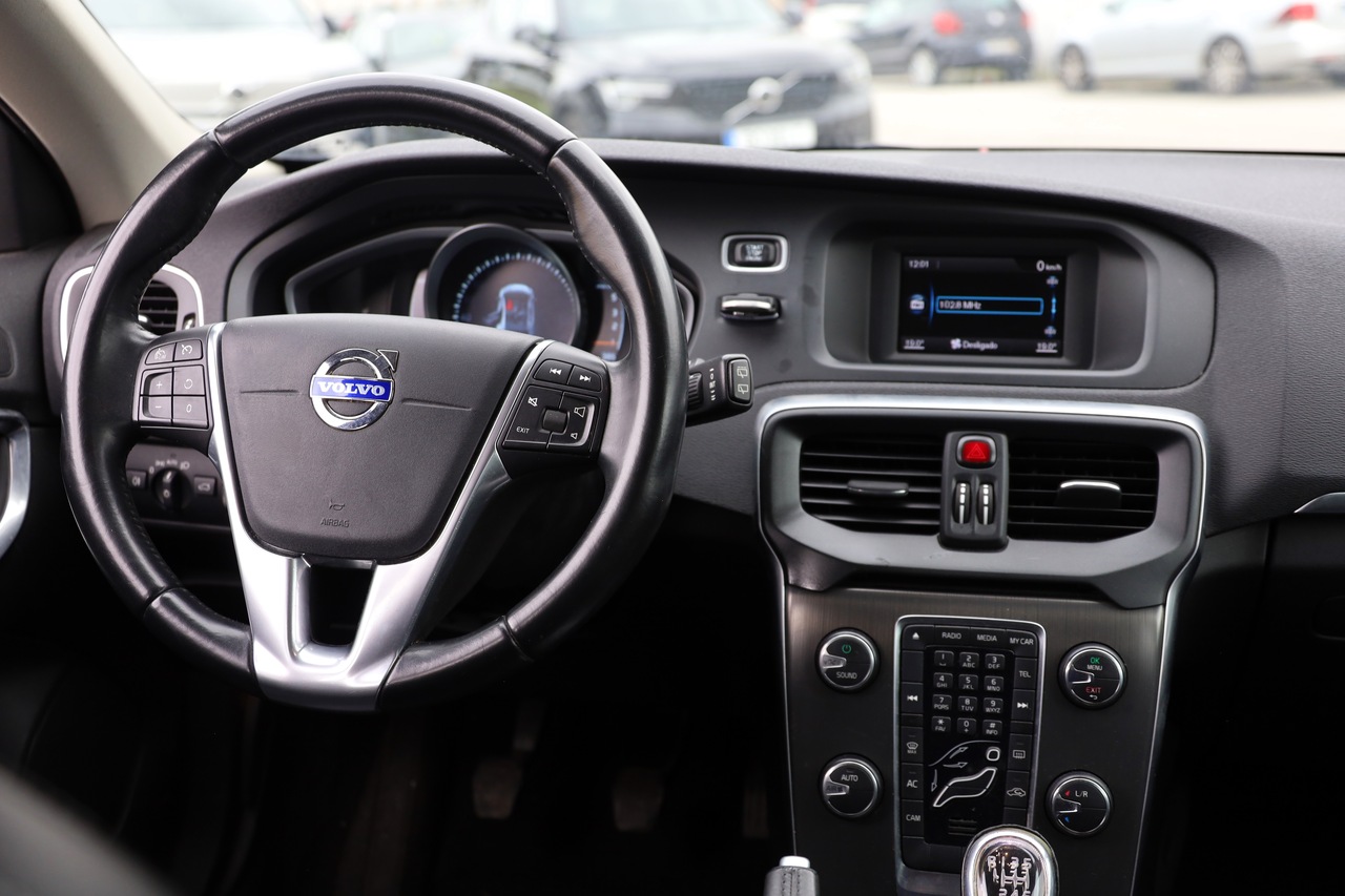 V40 D2 Momentum