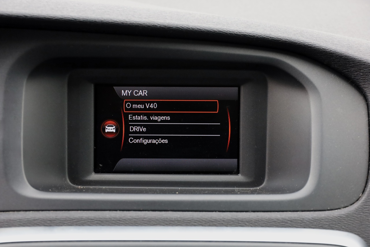 V40 D2 Momentum