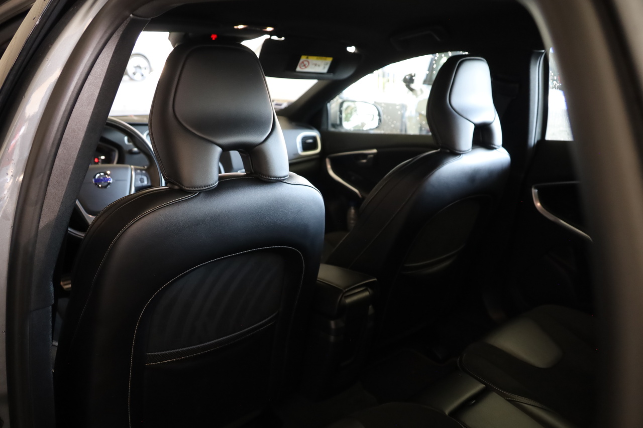 V40 D2  R-Design