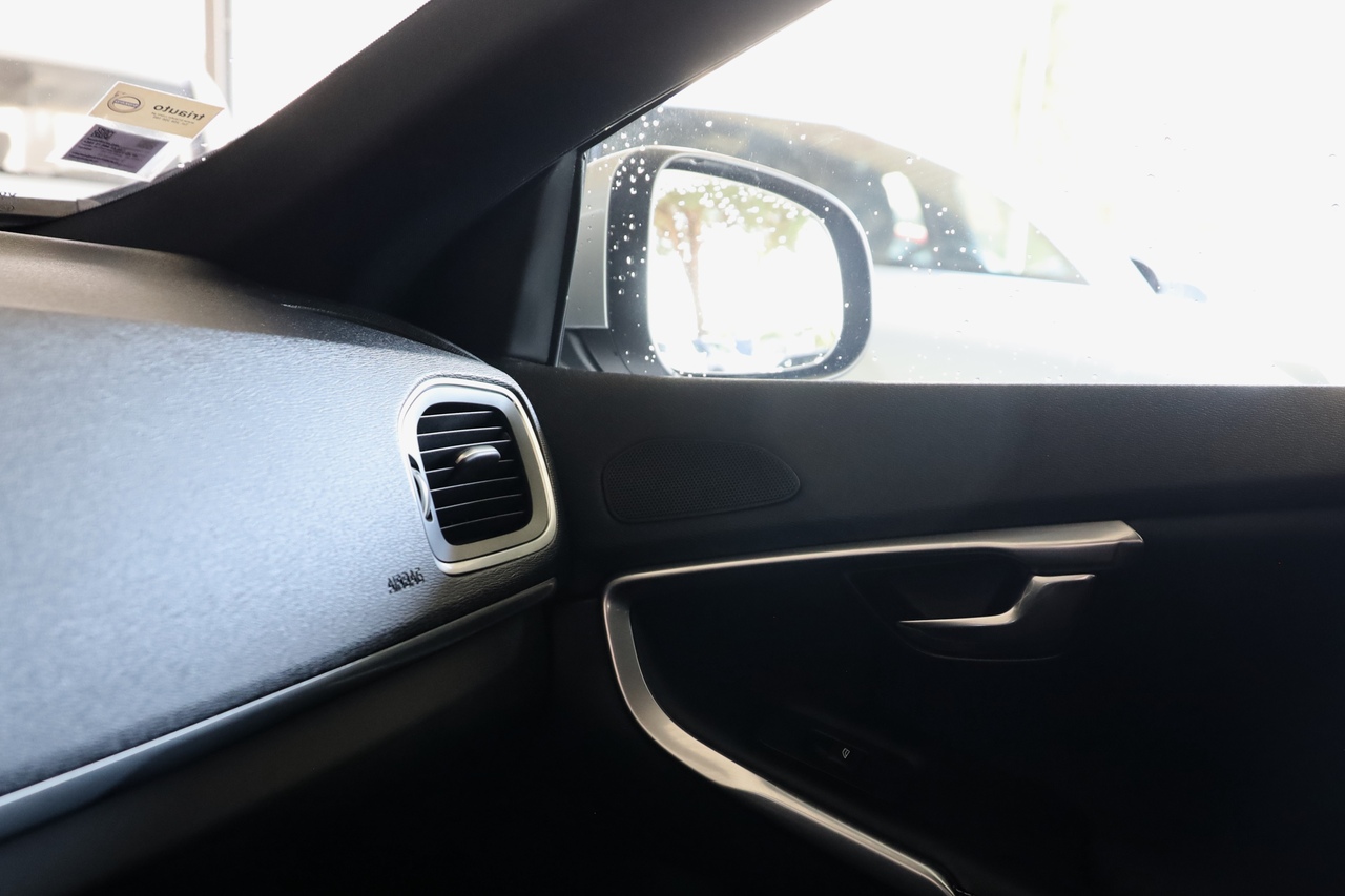 V40 D2  R-Design