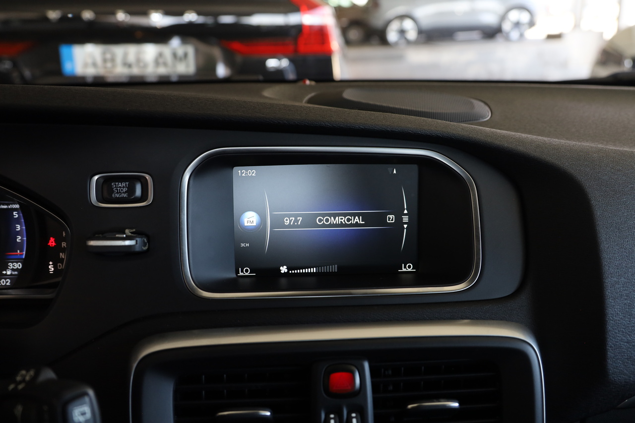 V40 D2  R-Design