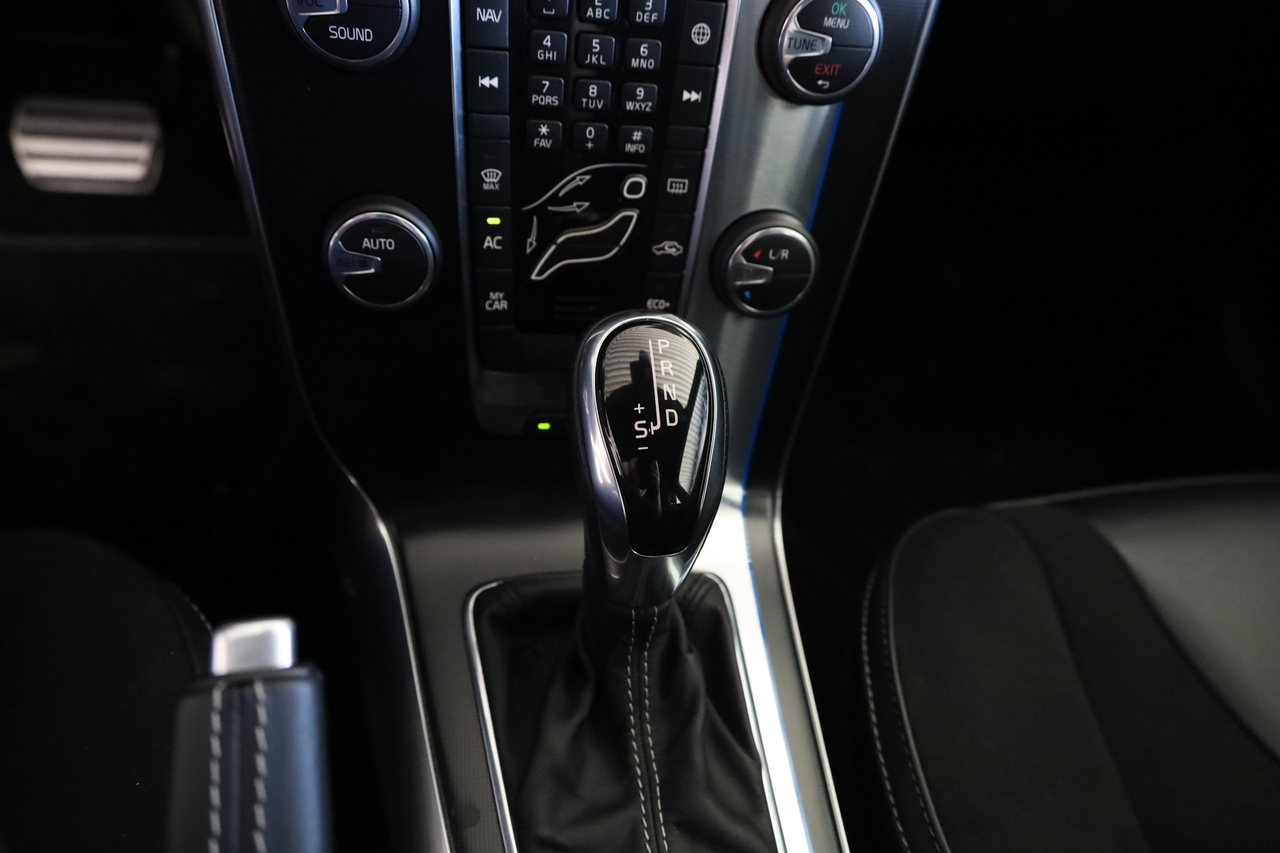 V40 D2  R-Design