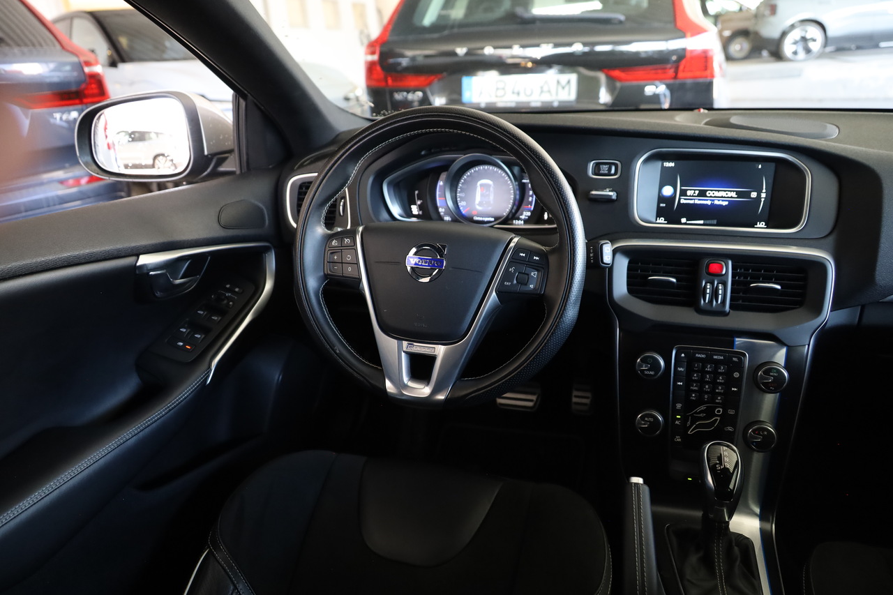 V40 D2  R-Design