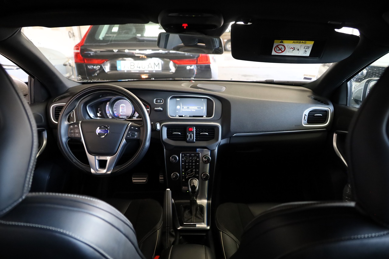 V40 D2  R-Design