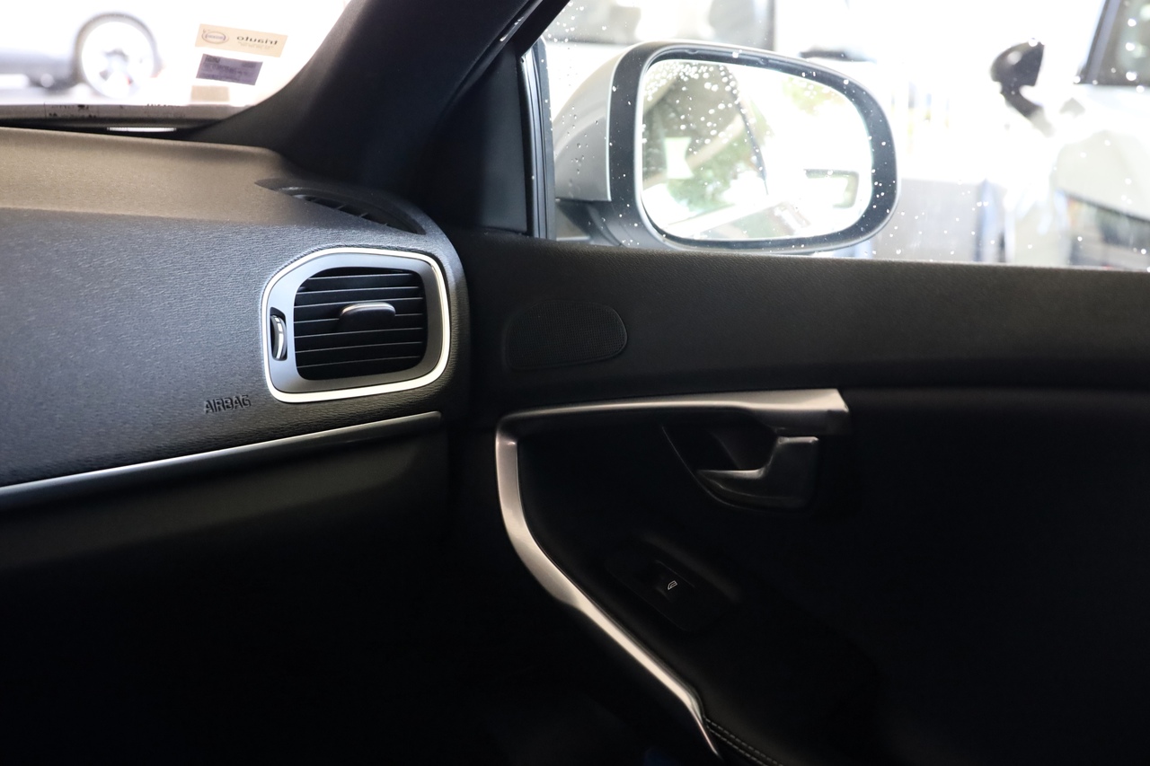 V40 D2  R-Design