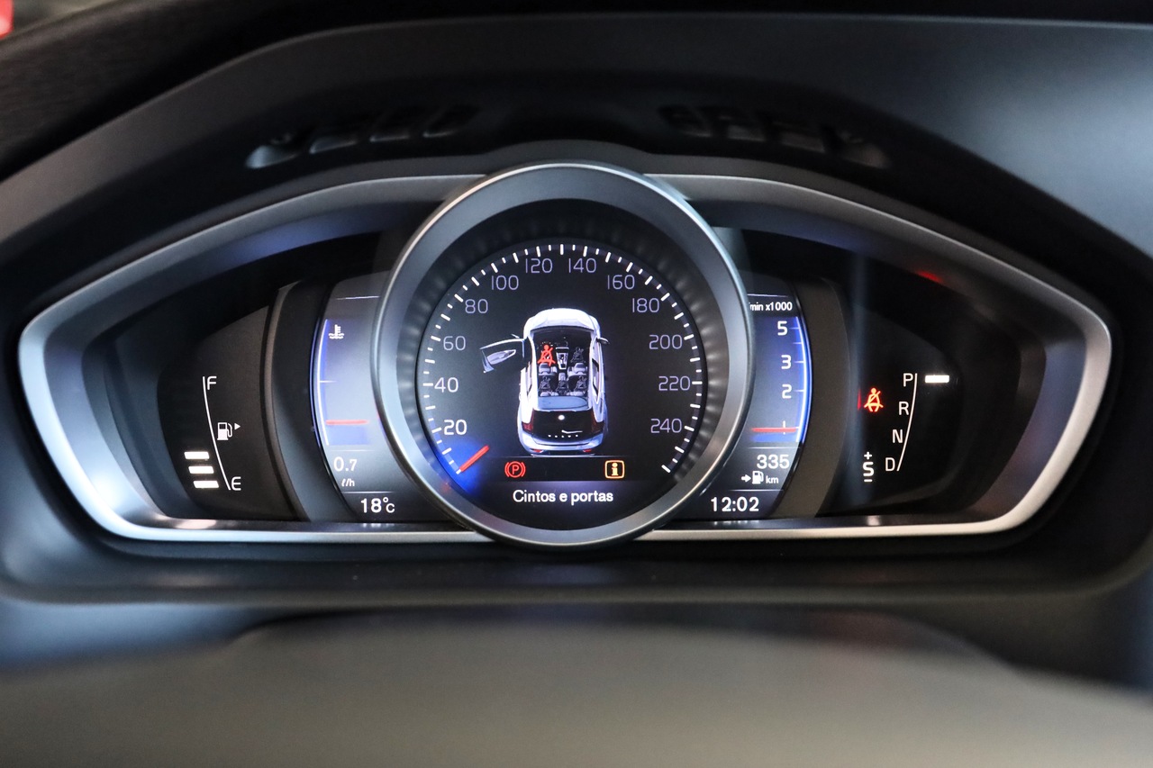V40 D2  R-Design