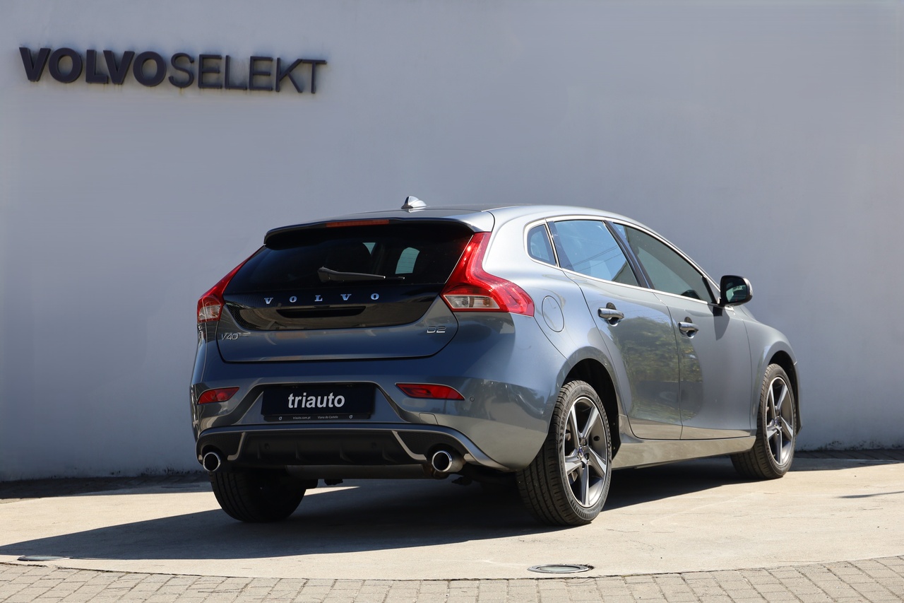 V40 D2  R-Design