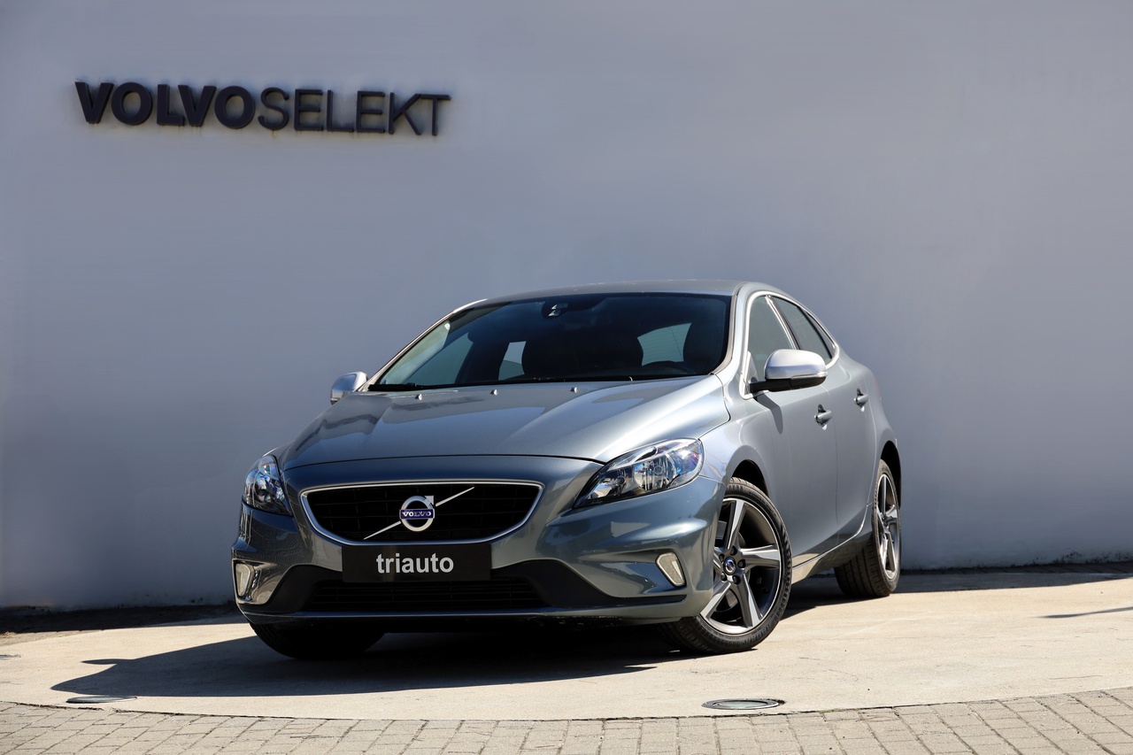 V40 D2  R-Design