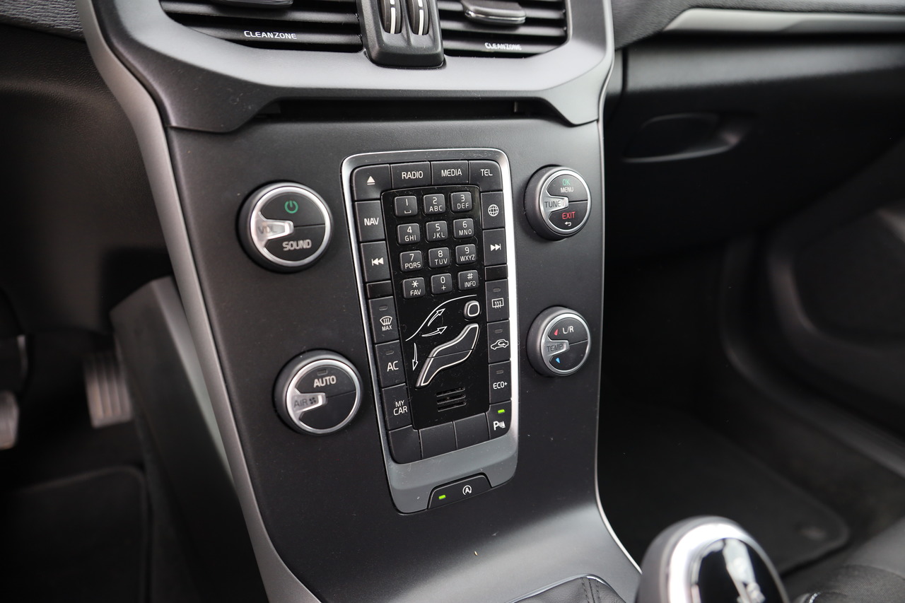 V40 D3 Momentum Geart.6V
