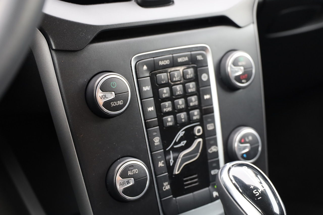 V40 D3 Momentum Geart.6V