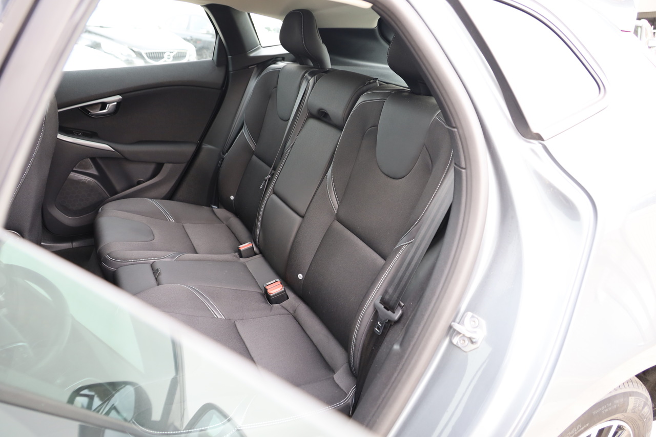 V40 D3 Momentum Geart.6V