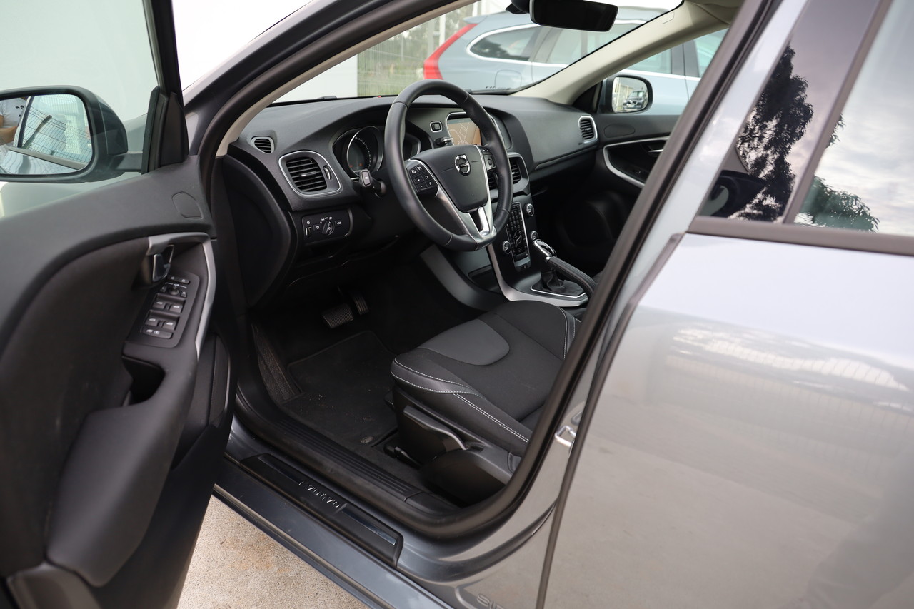 V40 D3 Momentum Geart.6V