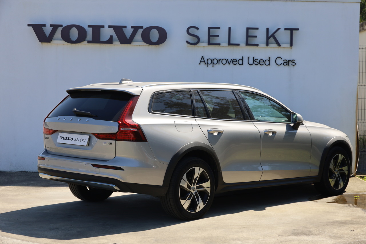 V60 B4 Hibrido Gasóleo Core AWD