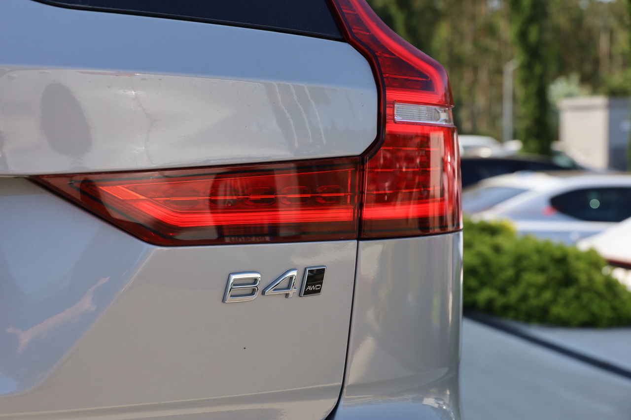 V60 B4 Hibrido Gasóleo Core AWD