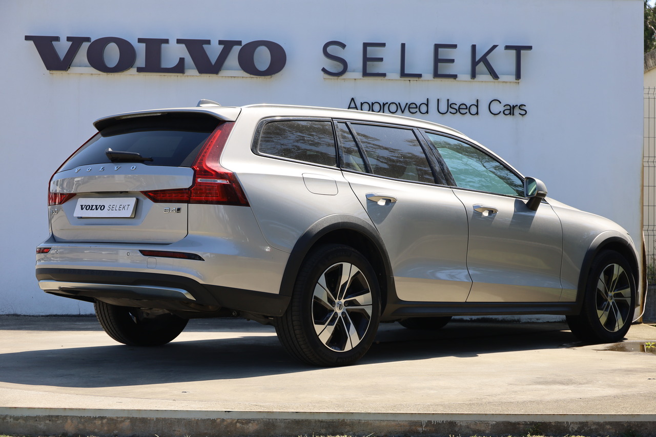 V60 B4 Hibrido Gasóleo Core AWD
