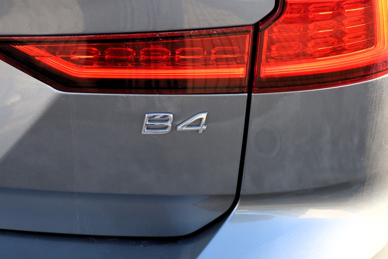 V60 B4 Hibrido Gasóleo R-Design Geart.