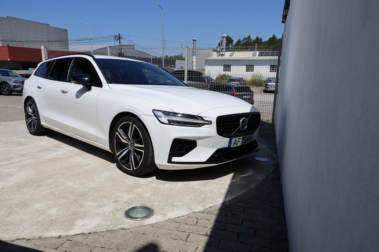 V60 B4 R-Design Geart.