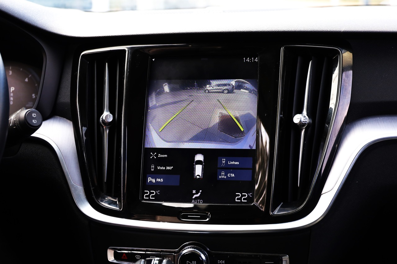 V60 Cross Country D4 Momentum Geart. AWD