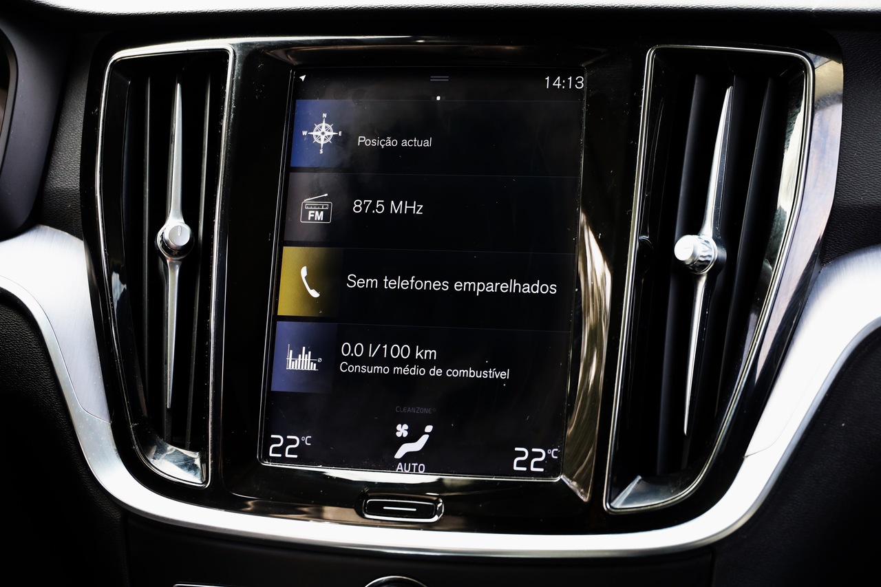 V60 Cross Country D4 Momentum Geart. AWD