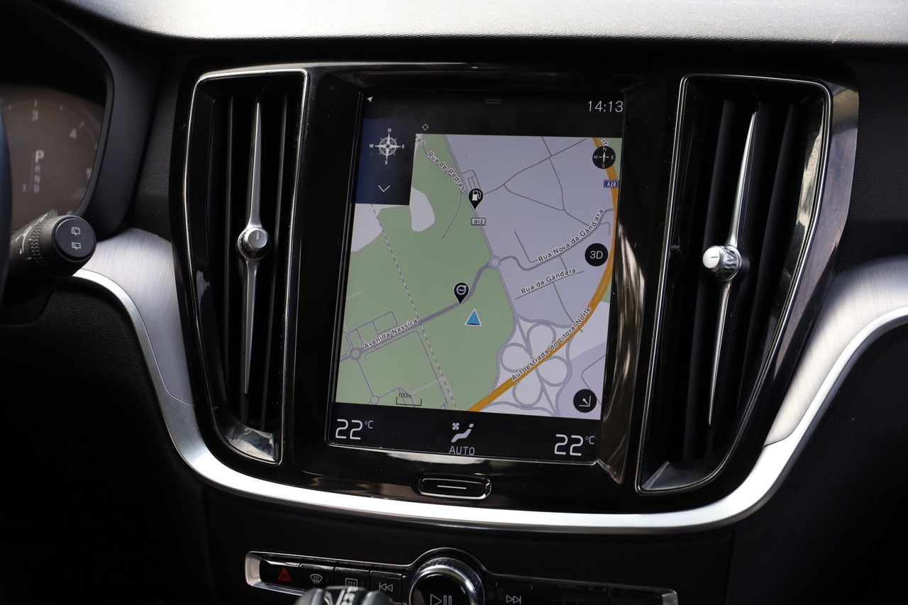 V60 Cross Country D4 Momentum Geart. AWD
