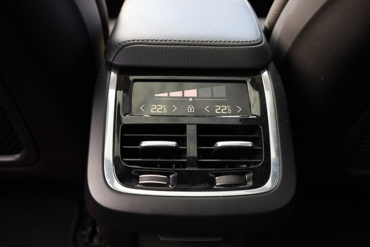 V60 Cross Country D4 Momentum Geart. AWD