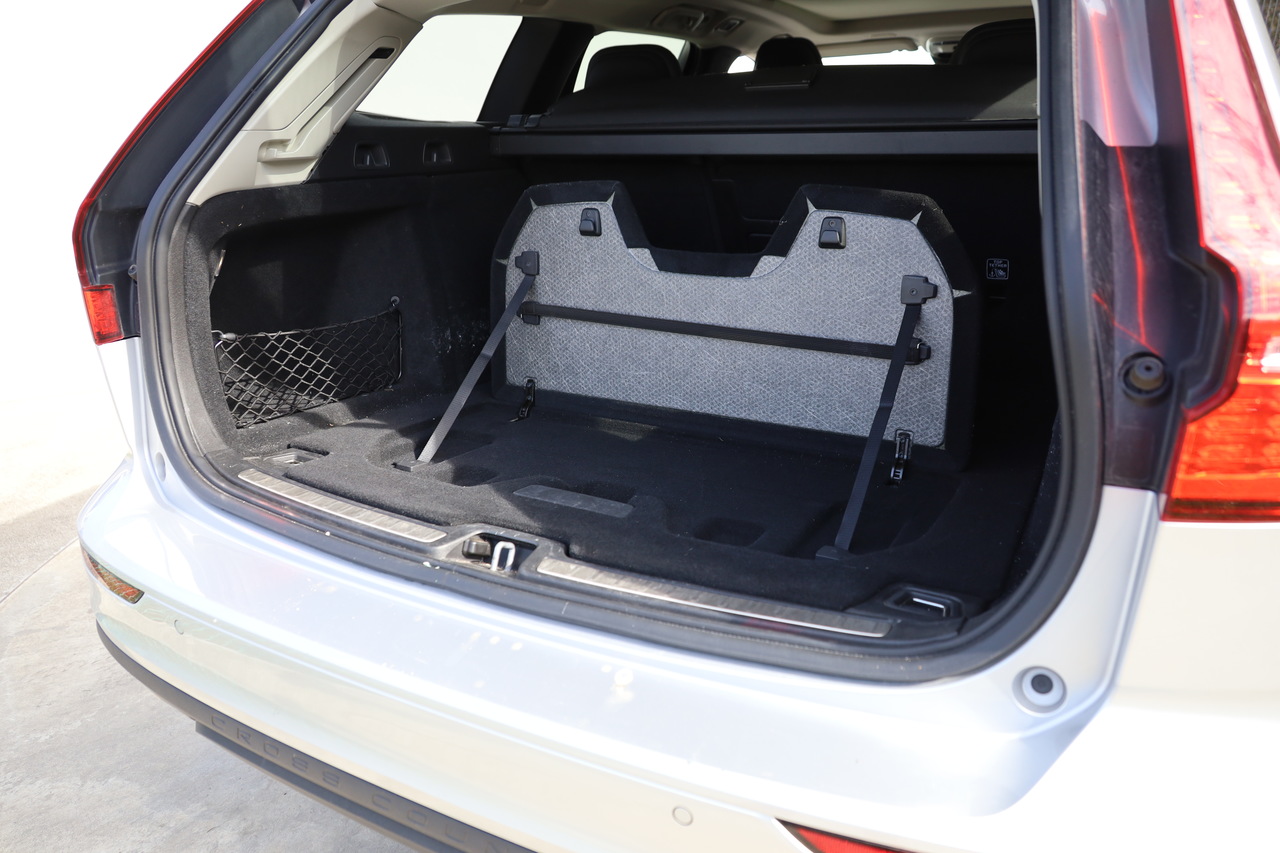 V60 Cross Country D4 Momentum Geart. AWD