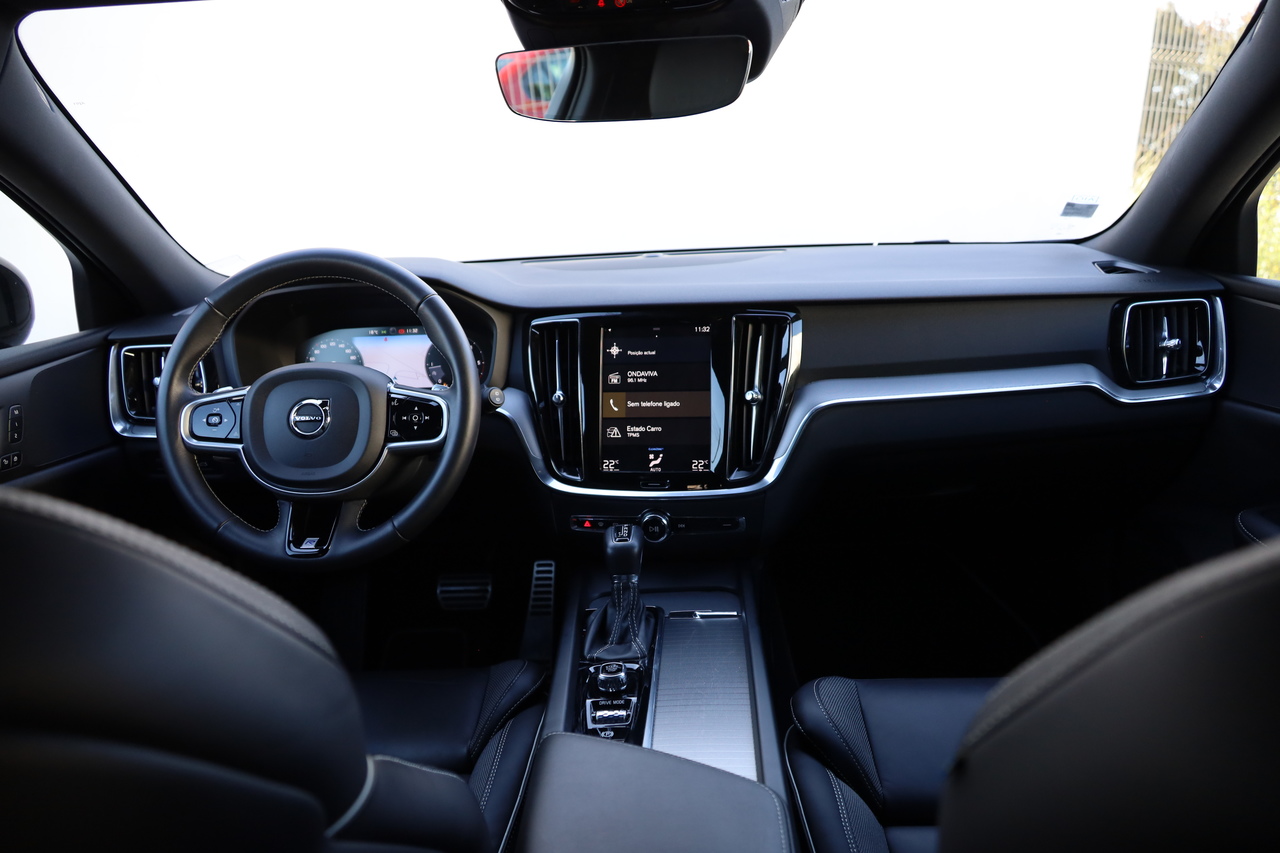 V60 D3 R-Design Geart.