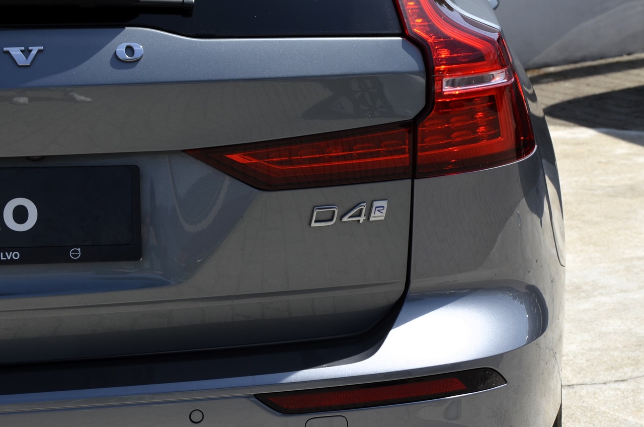 V60 D4 R-Design Geart.