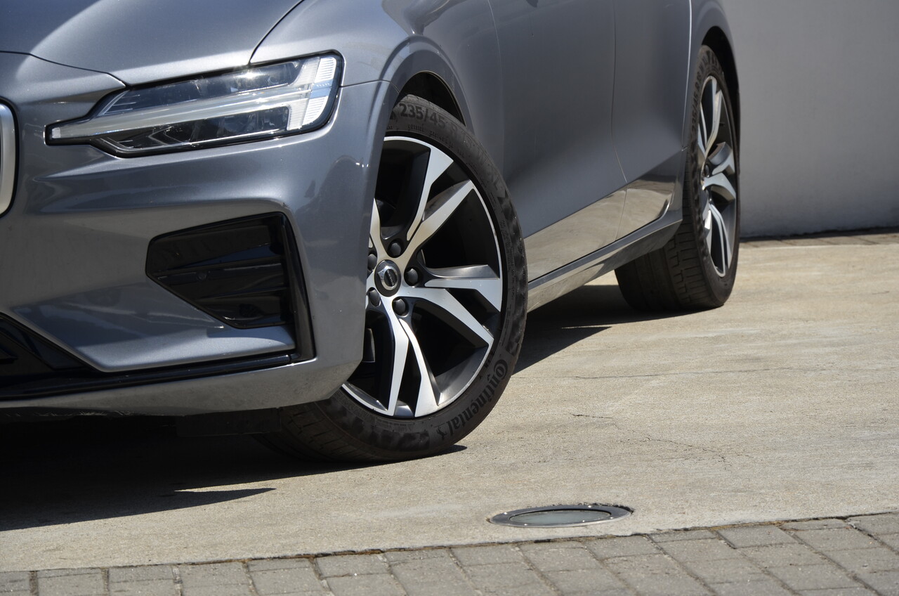 V60 D4 R-Design Geart.
