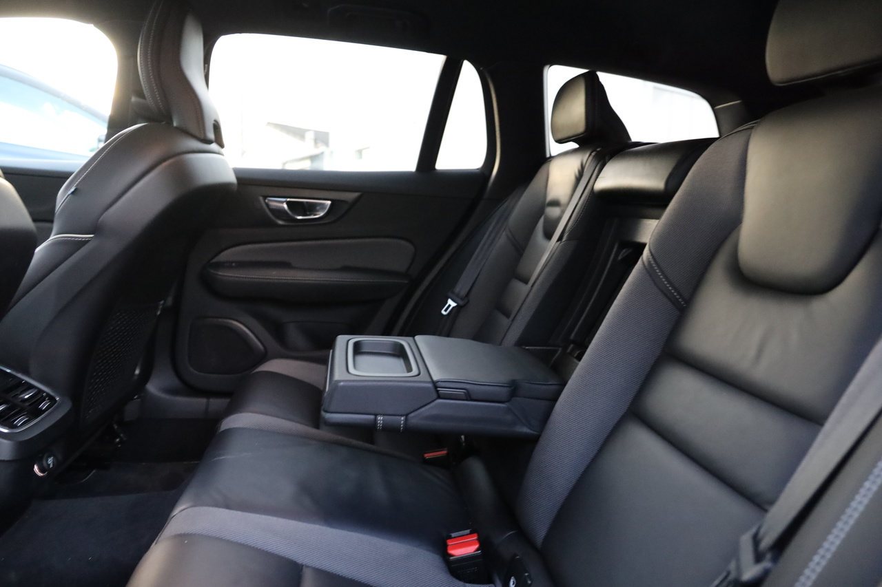 V60 D4 R-Design Geart.