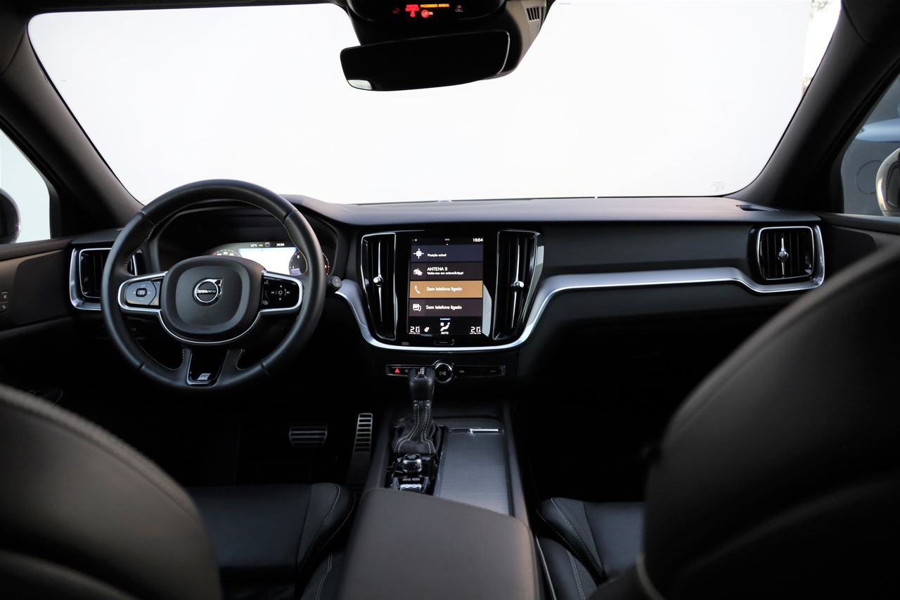 V60 D4 R-Design Geart.