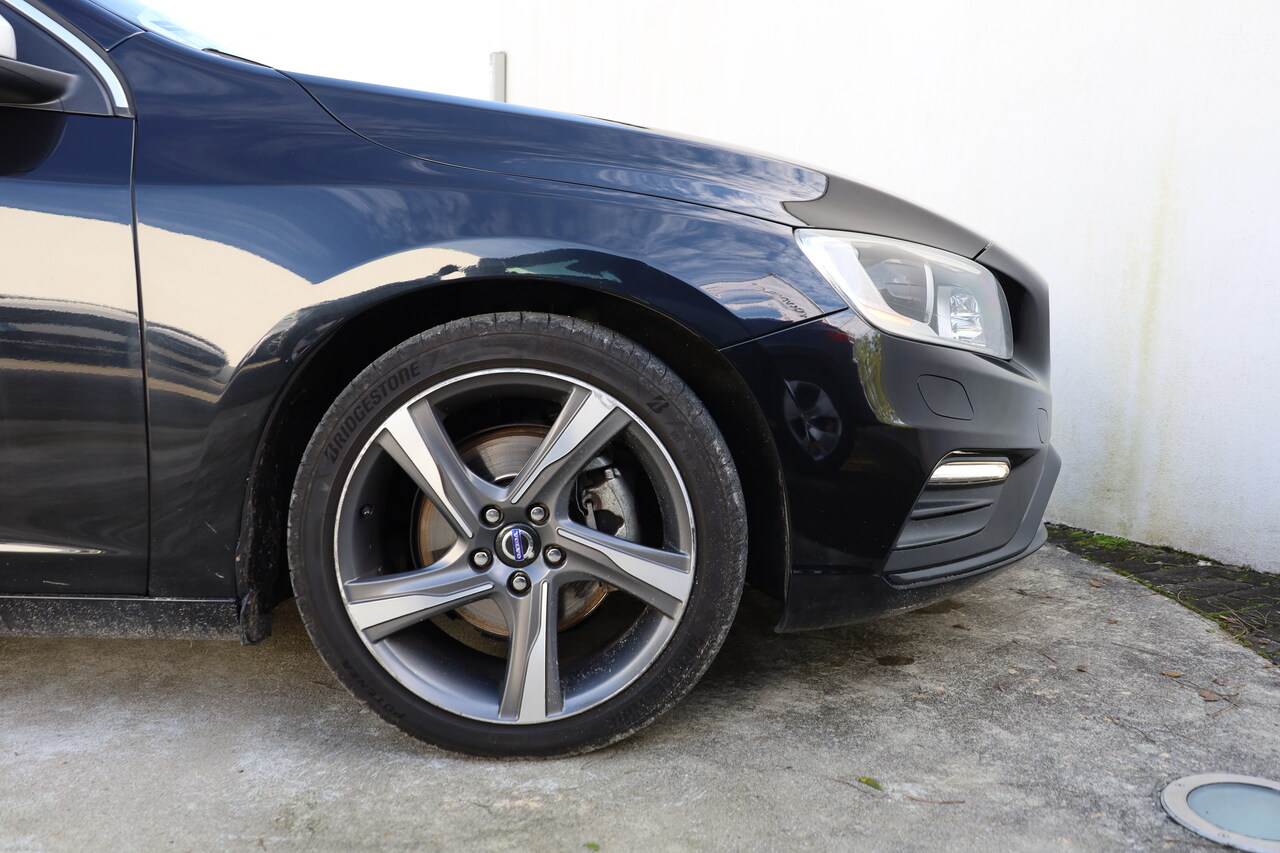 V60 D4 R-Design