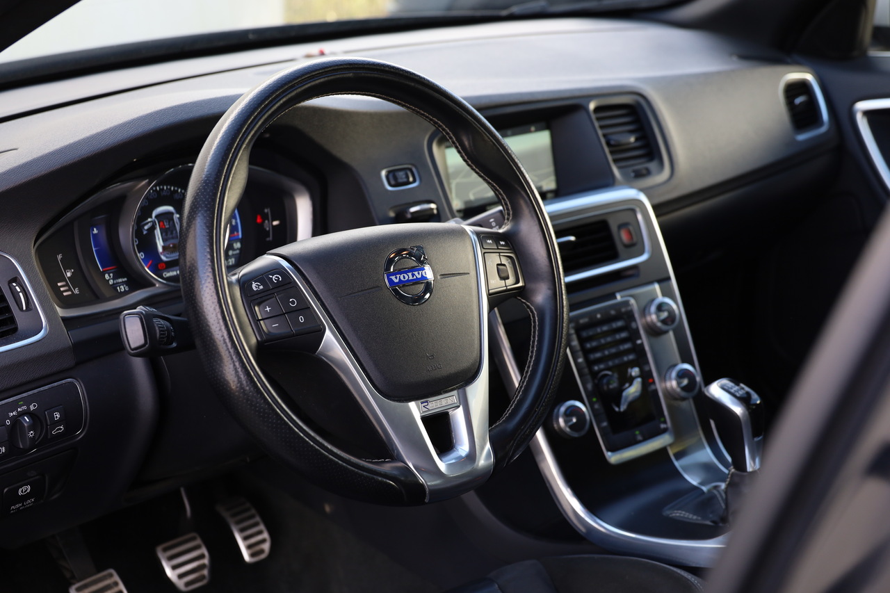 V60 D4 R-Design