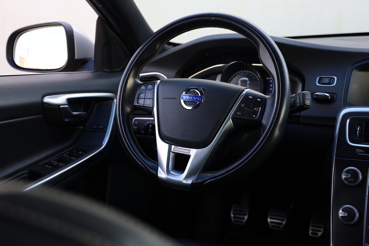 V60 D4 R-Design