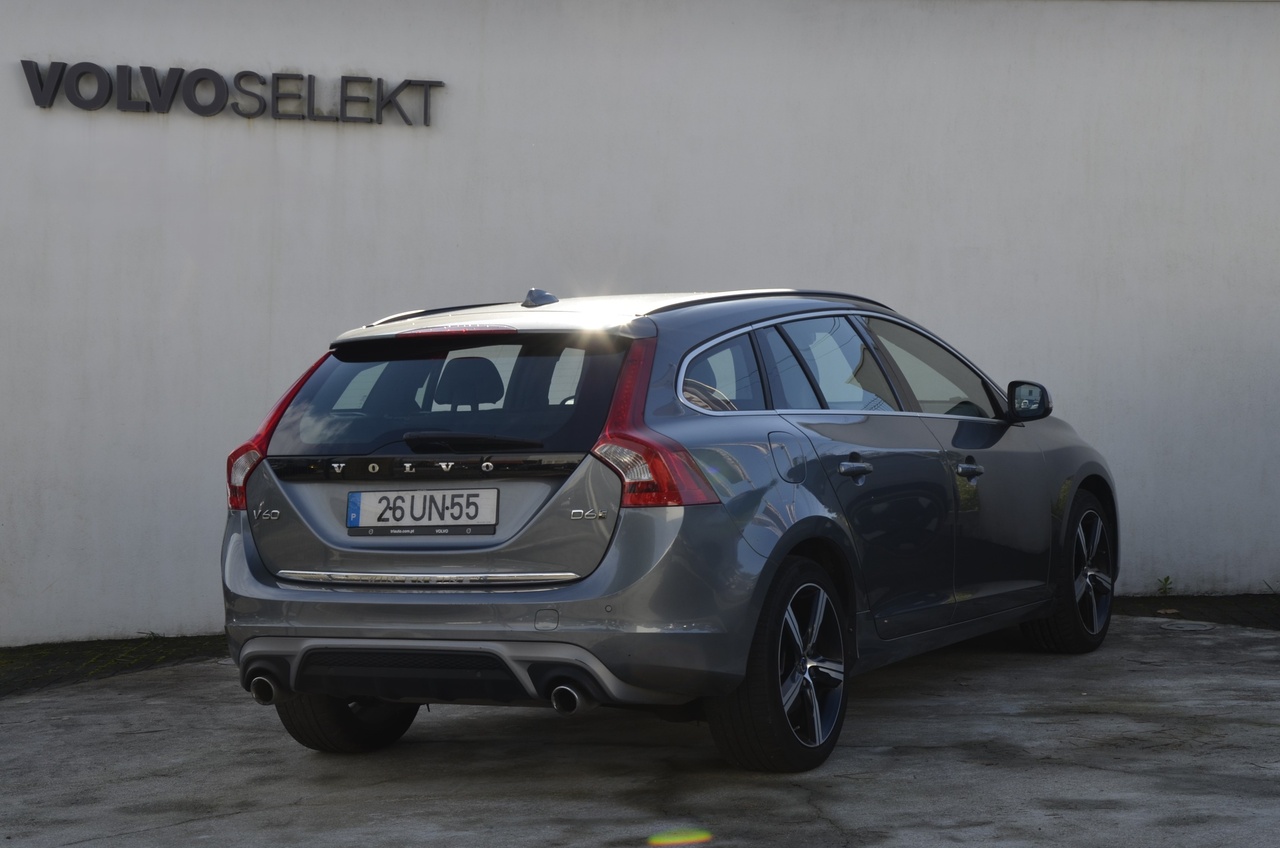 V60 D6 Hibrido Plug-in R-Design AWD Geart. 