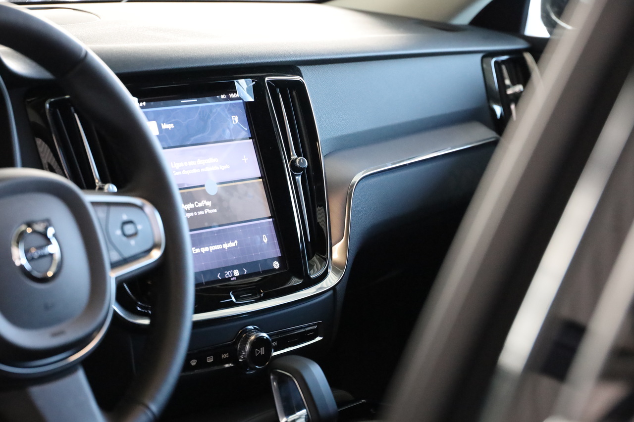 V60 T6 Hibrido Plug-in Core Bright