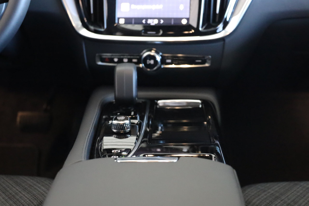 V60 T6 Hibrido Plug-in Core Bright