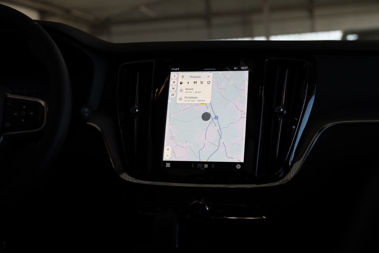 V60 T6 Hibrido Plug-in Core Bright