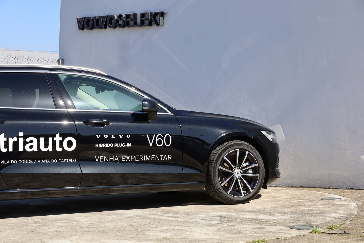 V60 T6 Hibrido Plug-in Core Bright