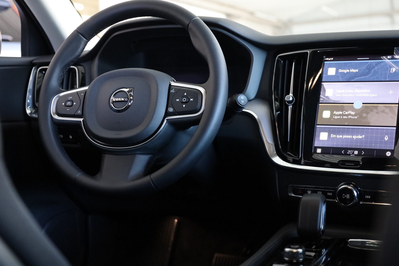V60 T6 Hibrido Plug-in Core Bright